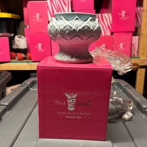 Pink Zebra Elegant Pearl Blue Simmer Pot With A Bag Of Wax Melts